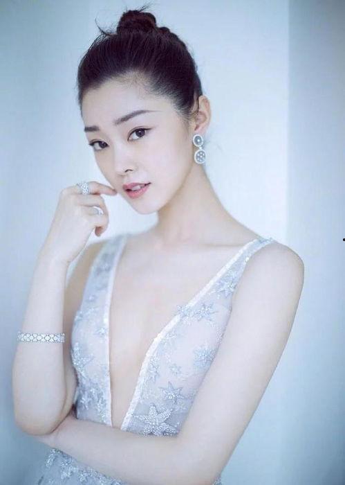 宋轶订婚爆料是真的吗视频,真相揭晓,视频揭露恋情细节