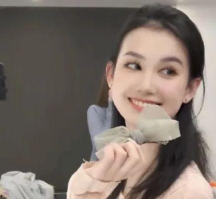 网红吃瓜视频在线,揭秘娱乐圈幕后真相,带你领略明星们的真实生活  第2张 网红吃瓜视频在线,揭秘娱乐圈幕后真相,带你领略明星们的真实生活  第2张
